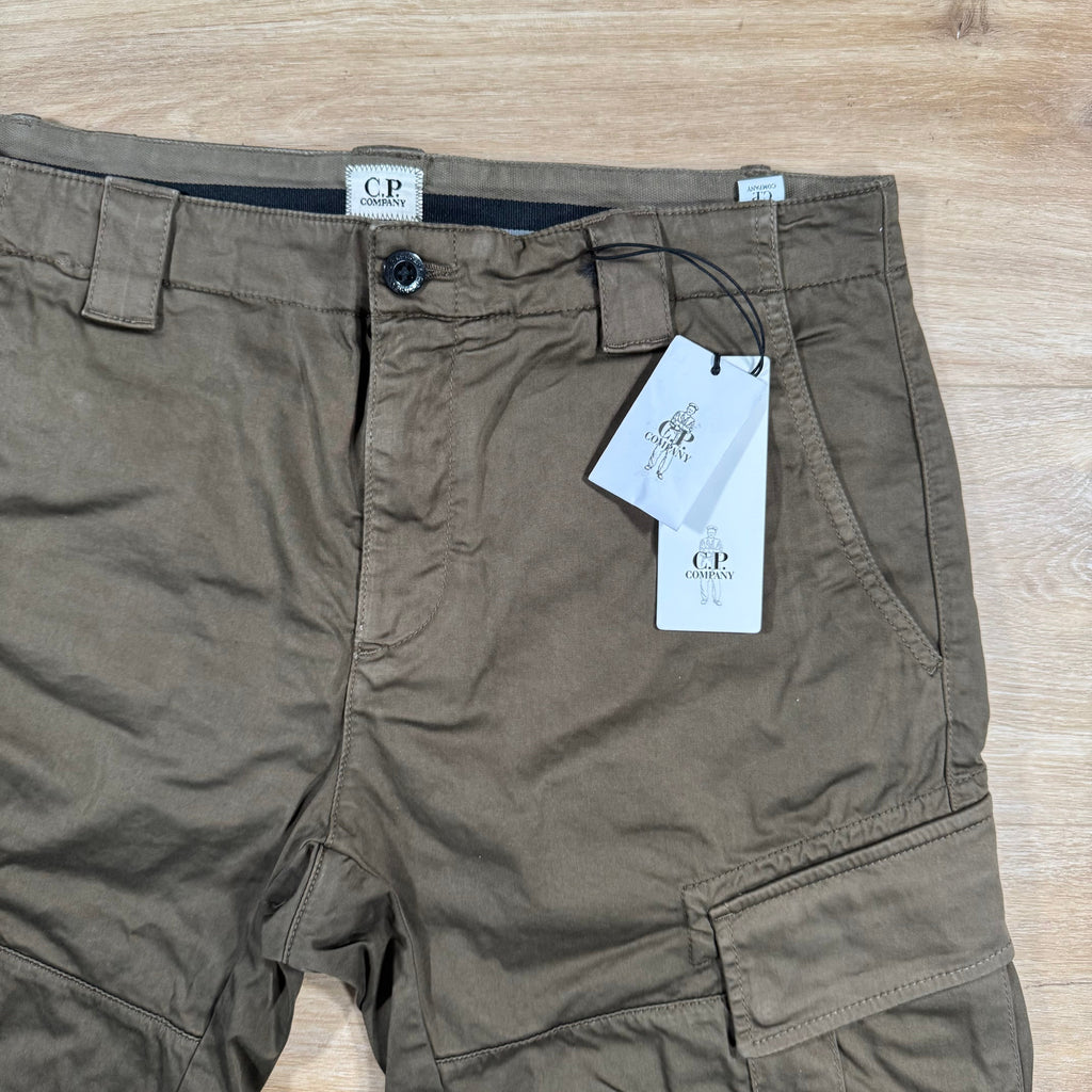 CP Company Stretch Sateen Lens Cargo Shorts in Ivy Green