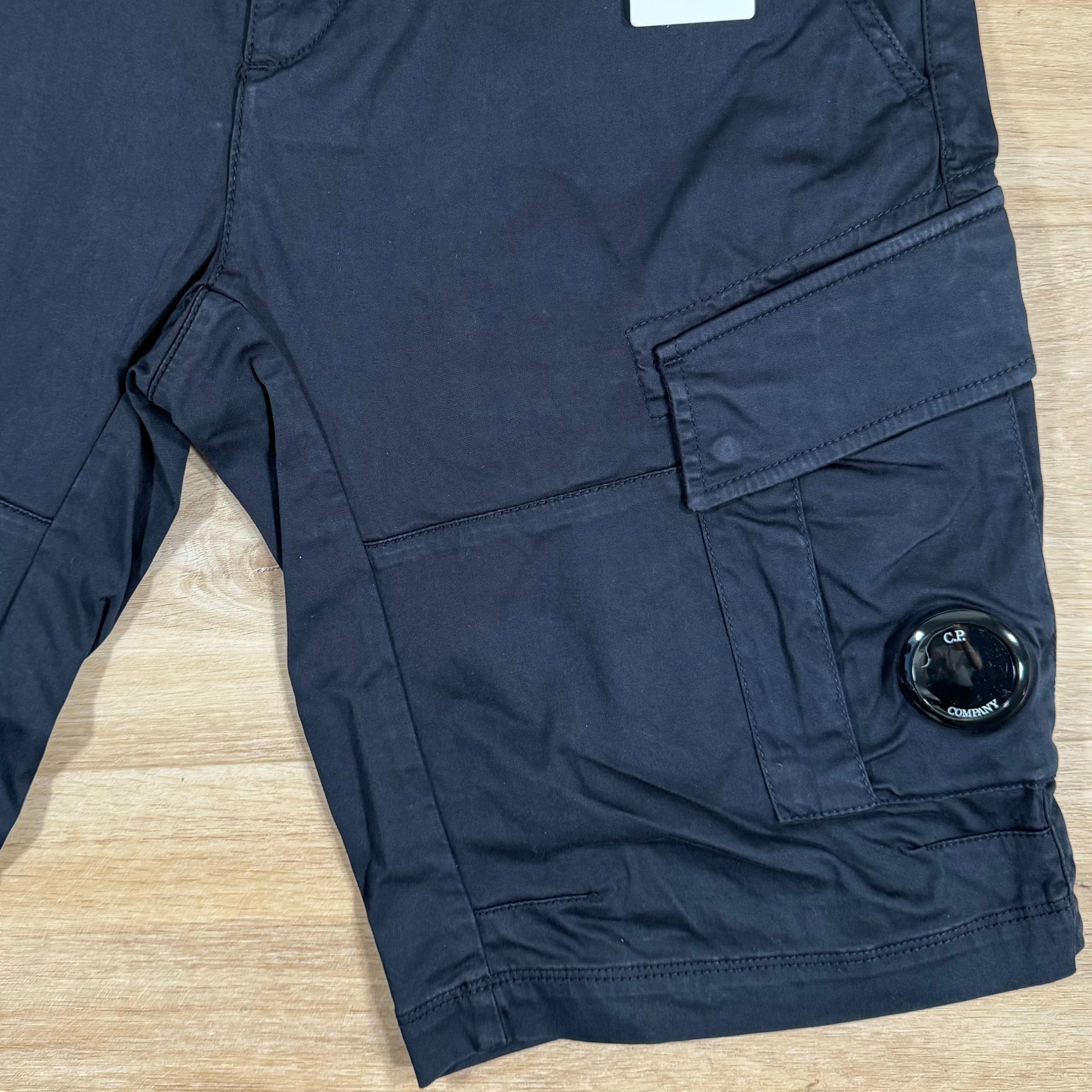 CP Company Stretch Sateen Lens Cargo Shorts in Navy