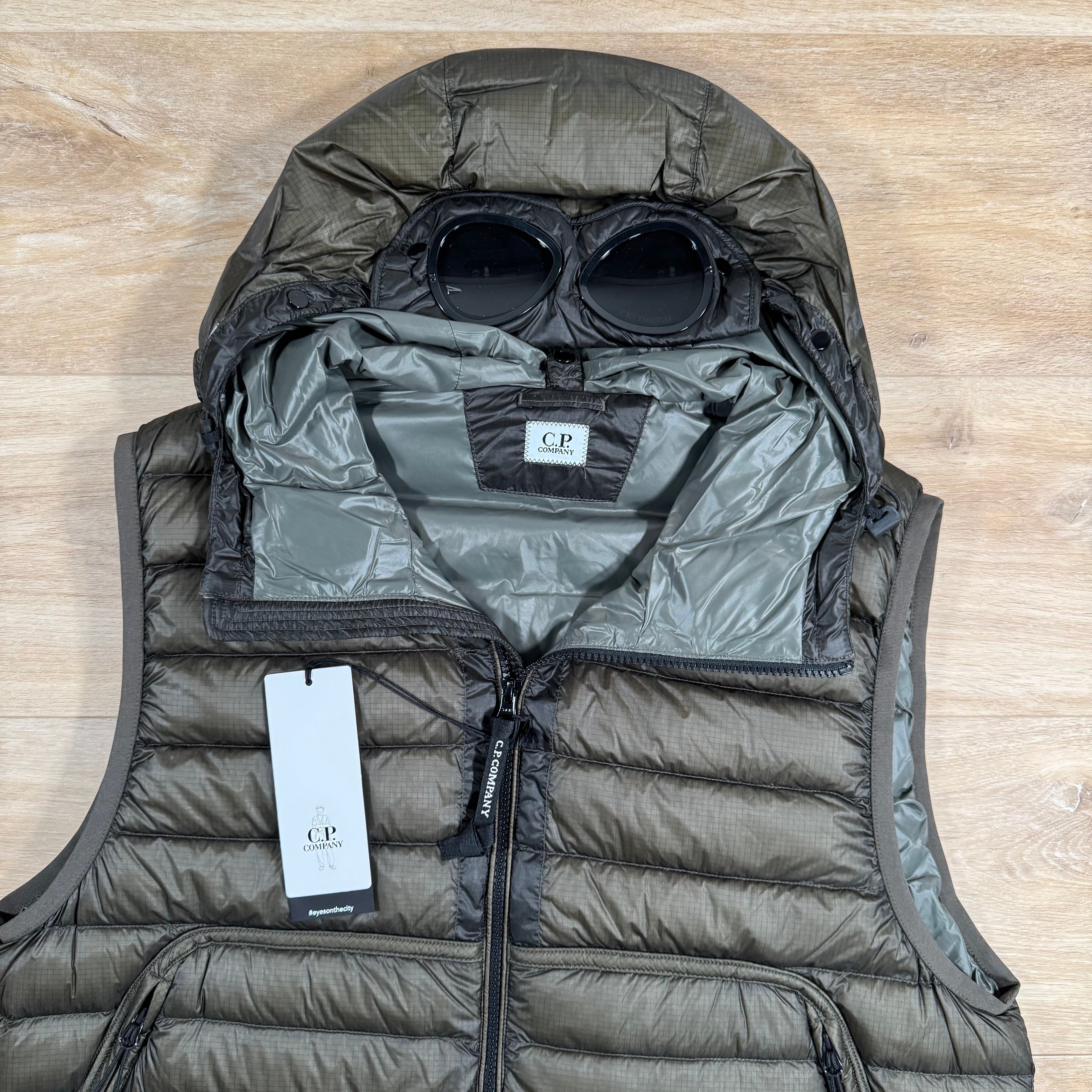 CP Company DD Shell Goggle Down Vest in Grape Leaf