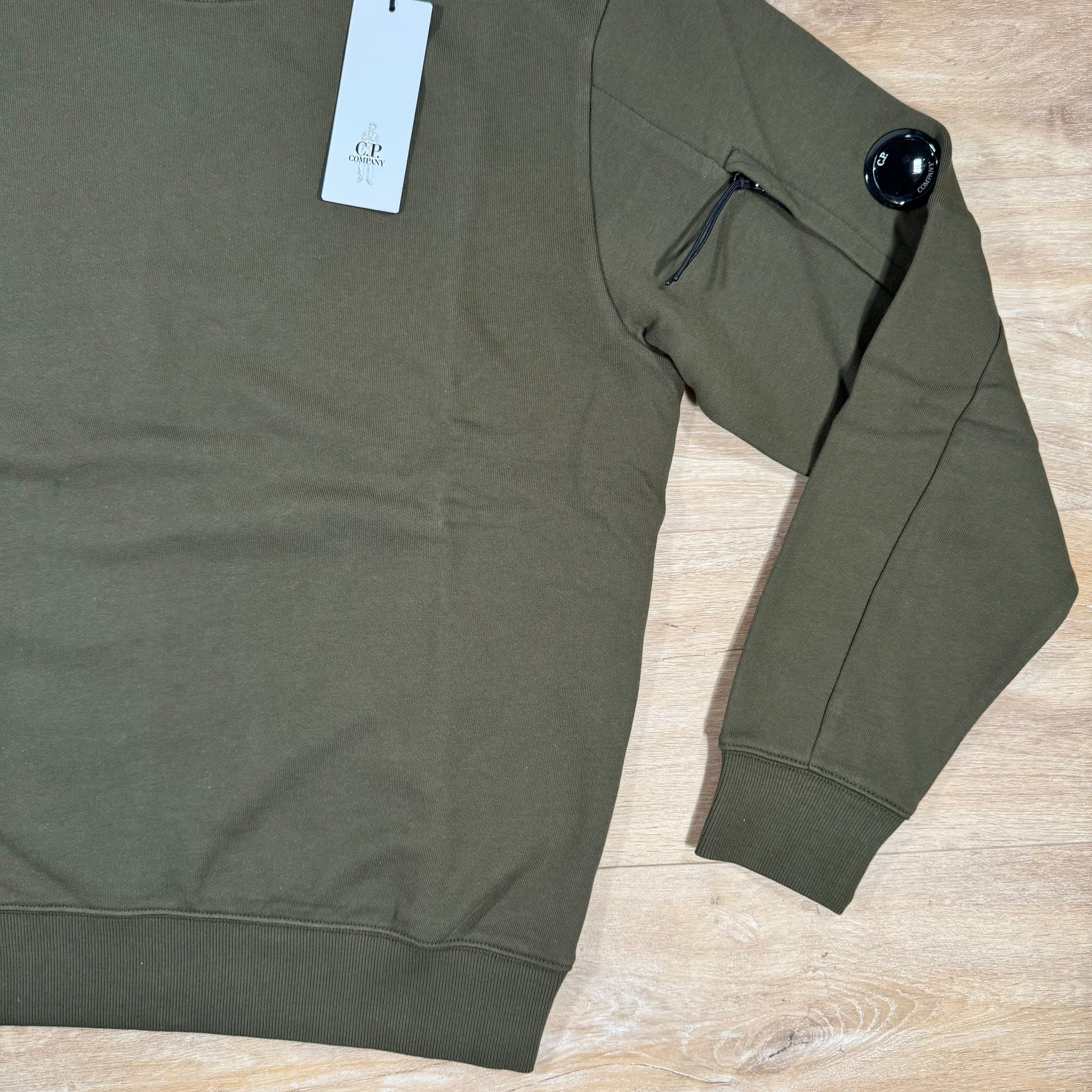 CP Company Diagonal Raised Fleece Lens Sweatshirt in Ivy Green