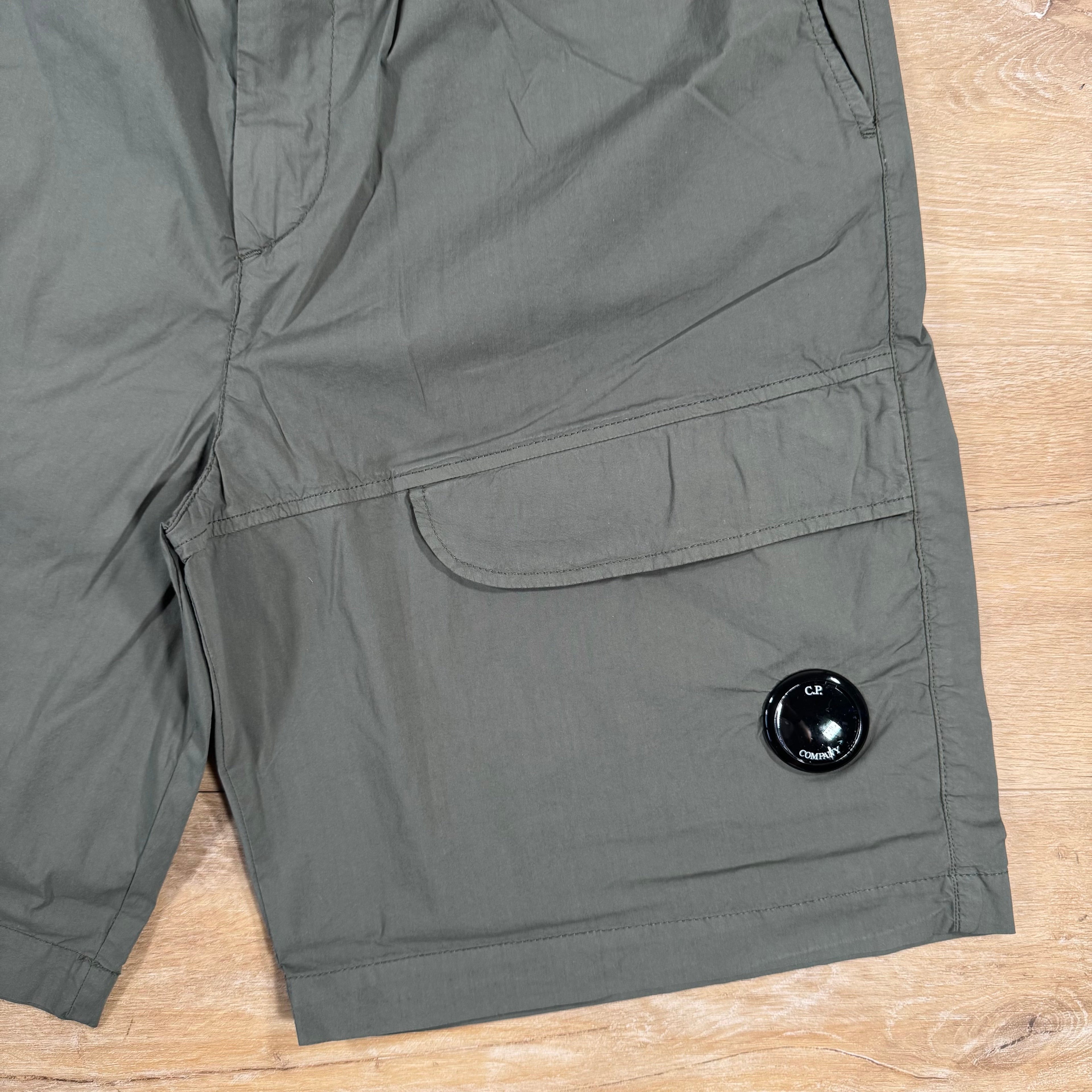 CP Company 50 Fili Stretch Cargo Shorts in Thyme - Green